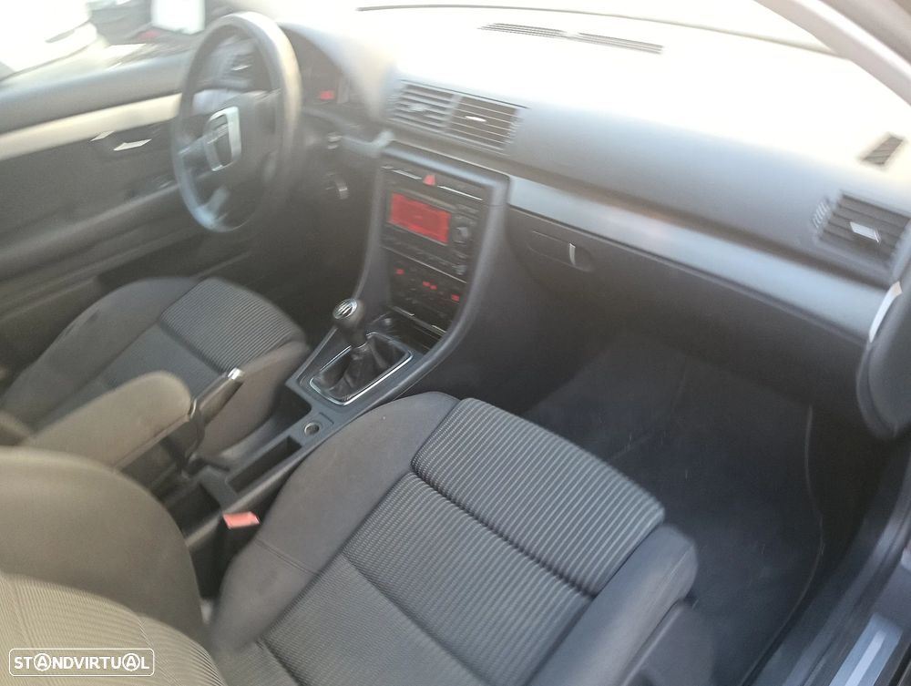 Audi A4 Avant 2.0 TDI - 8