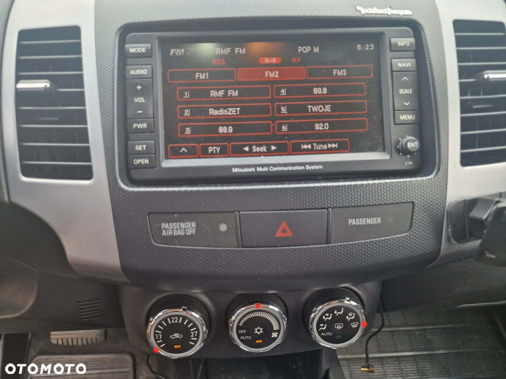 Mitsubishi Outlander 2.2 DID Instyle NAVI TC-SST - 20