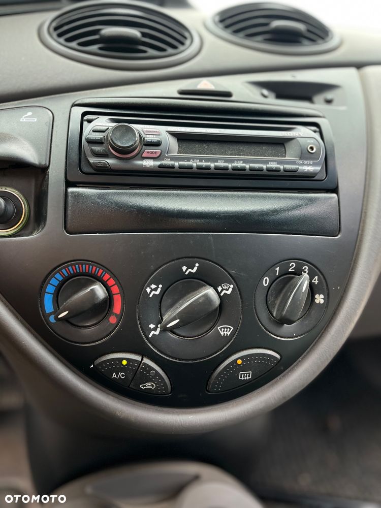 Ford Focus 1.8 Trend - 9