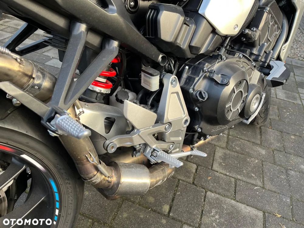 Honda CB - 12