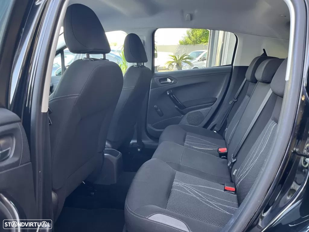 Peugeot 208 82 VTI Style - 22
