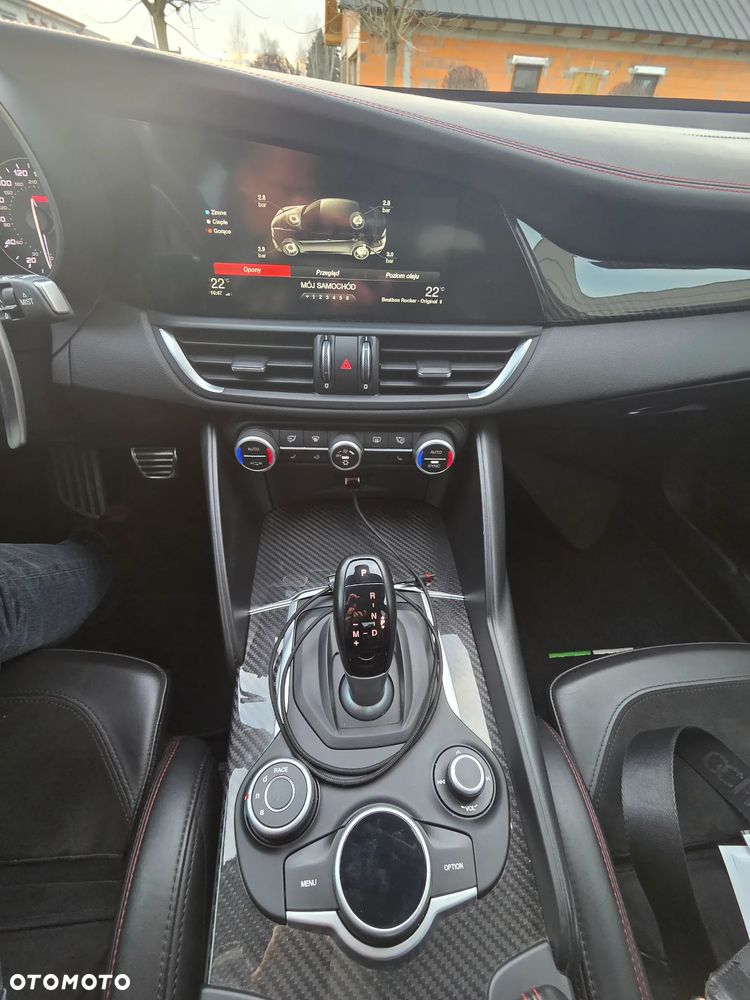 Alfa Romeo Giulia 2.9 V6 Bi-Turbo AT8 Quadrifoglio - 19