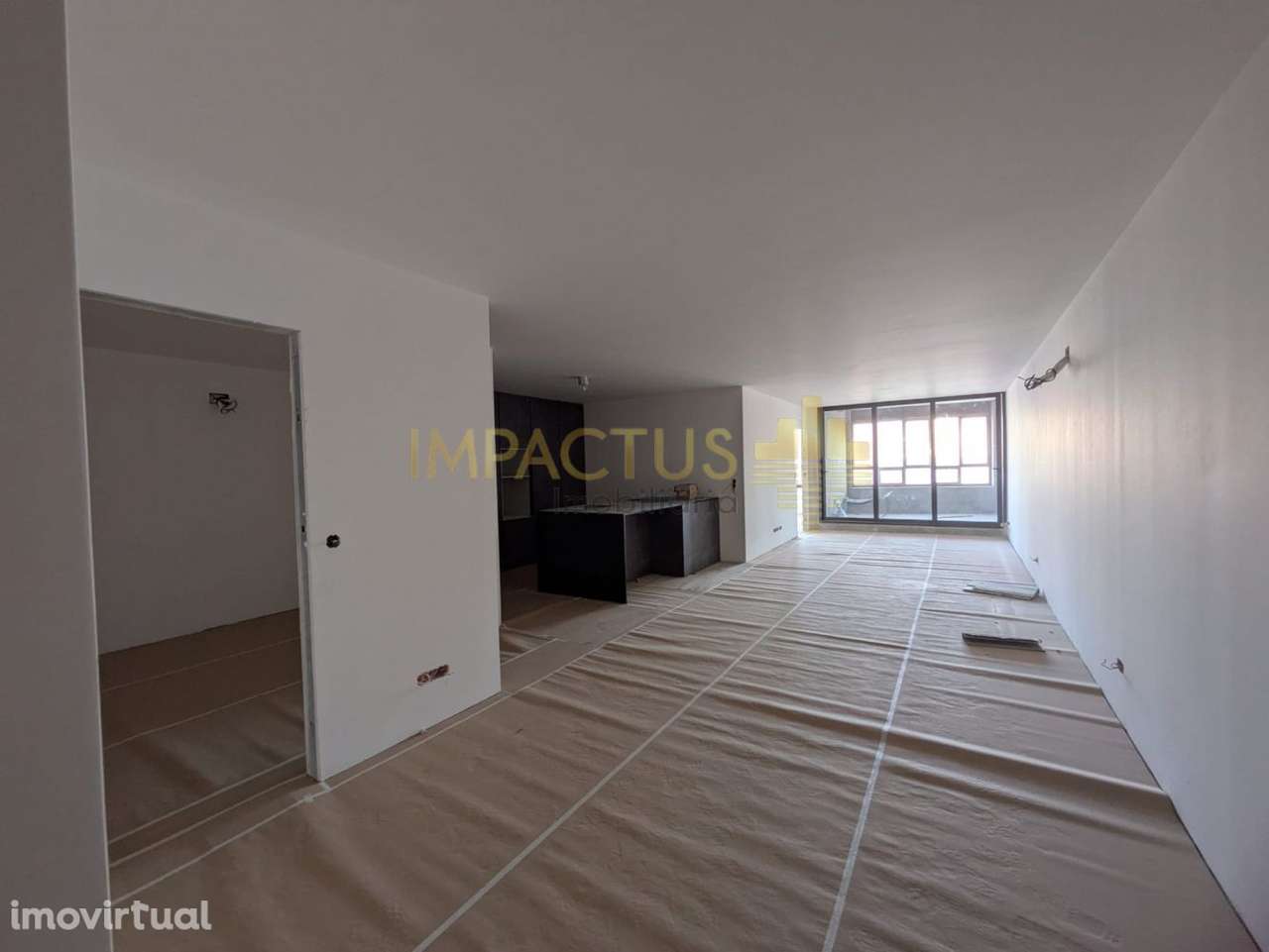 Apartamento T2 com terraço junto ao Metro - Grande imagem: 2/19