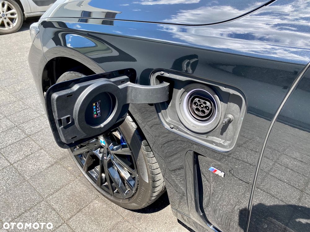 BMW Seria 7 745e sport - 19