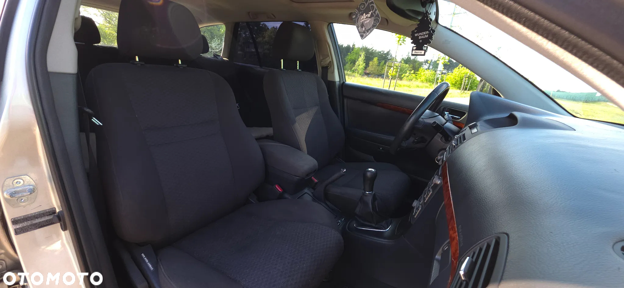 Toyota Avensis - 8