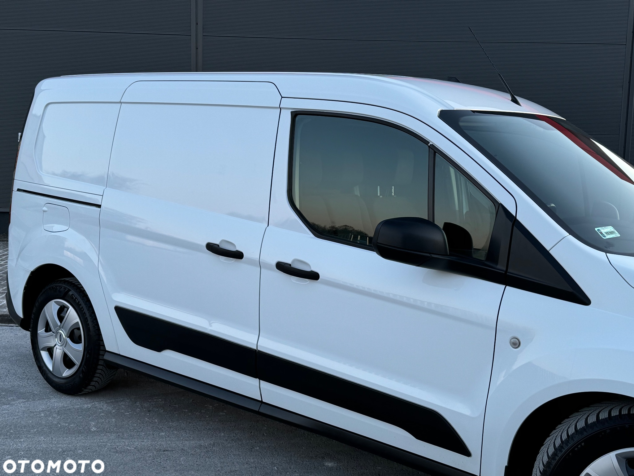 Ford Transit Connect - 13