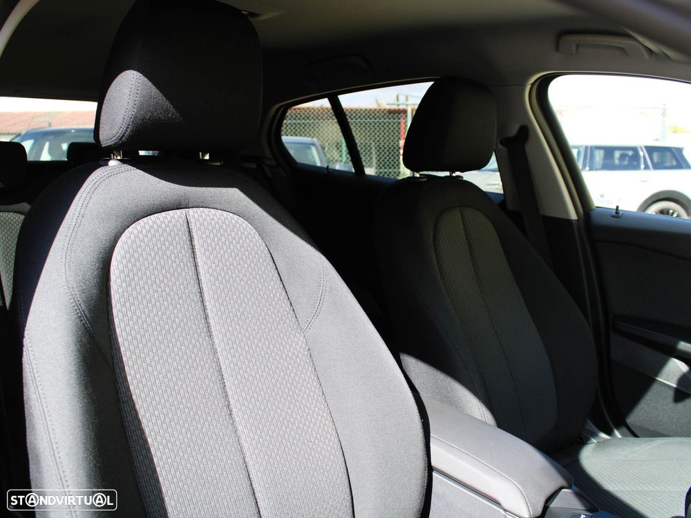 BMW 116 d Pack Essence - 61