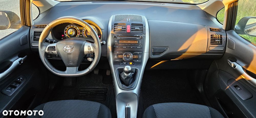Toyota Auris 1.6 Valvematic Executive - 6