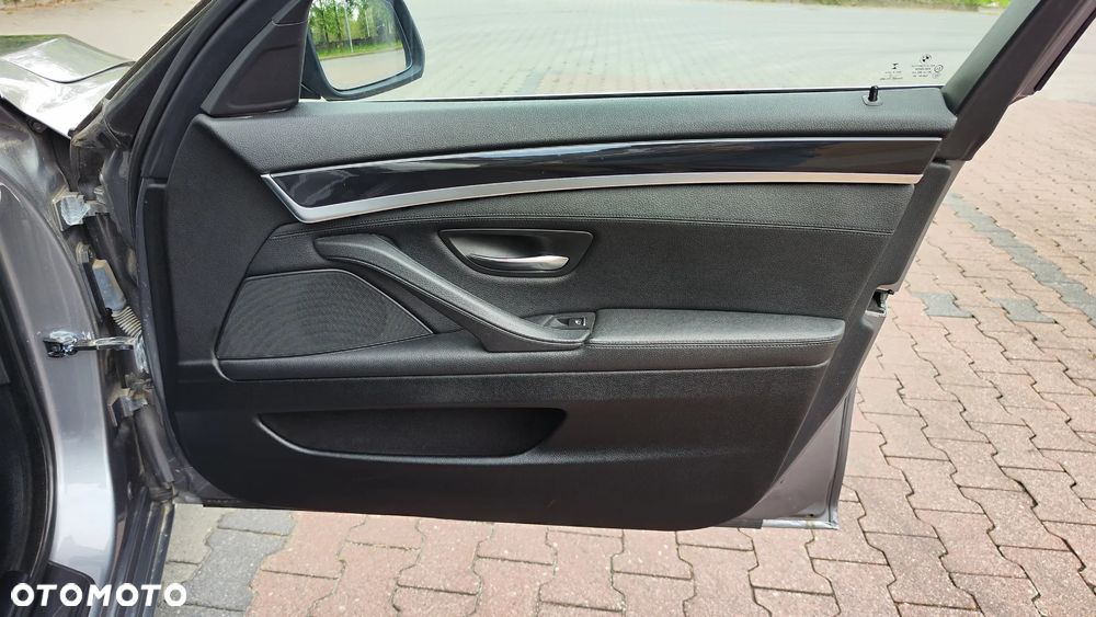 BMW Seria 5 520d - 34