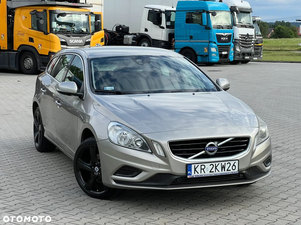 Volvo V60 D3 R-Design - 1