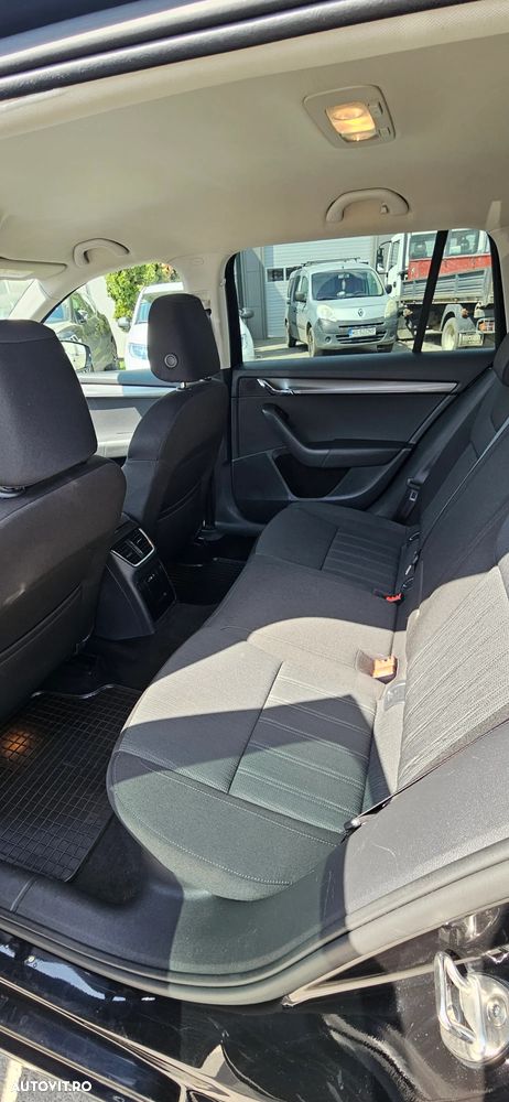 Skoda Octavia 1.6 TDI DSG Style - 10