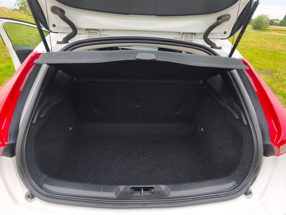 Volvo V40 D2 Momentum - 12