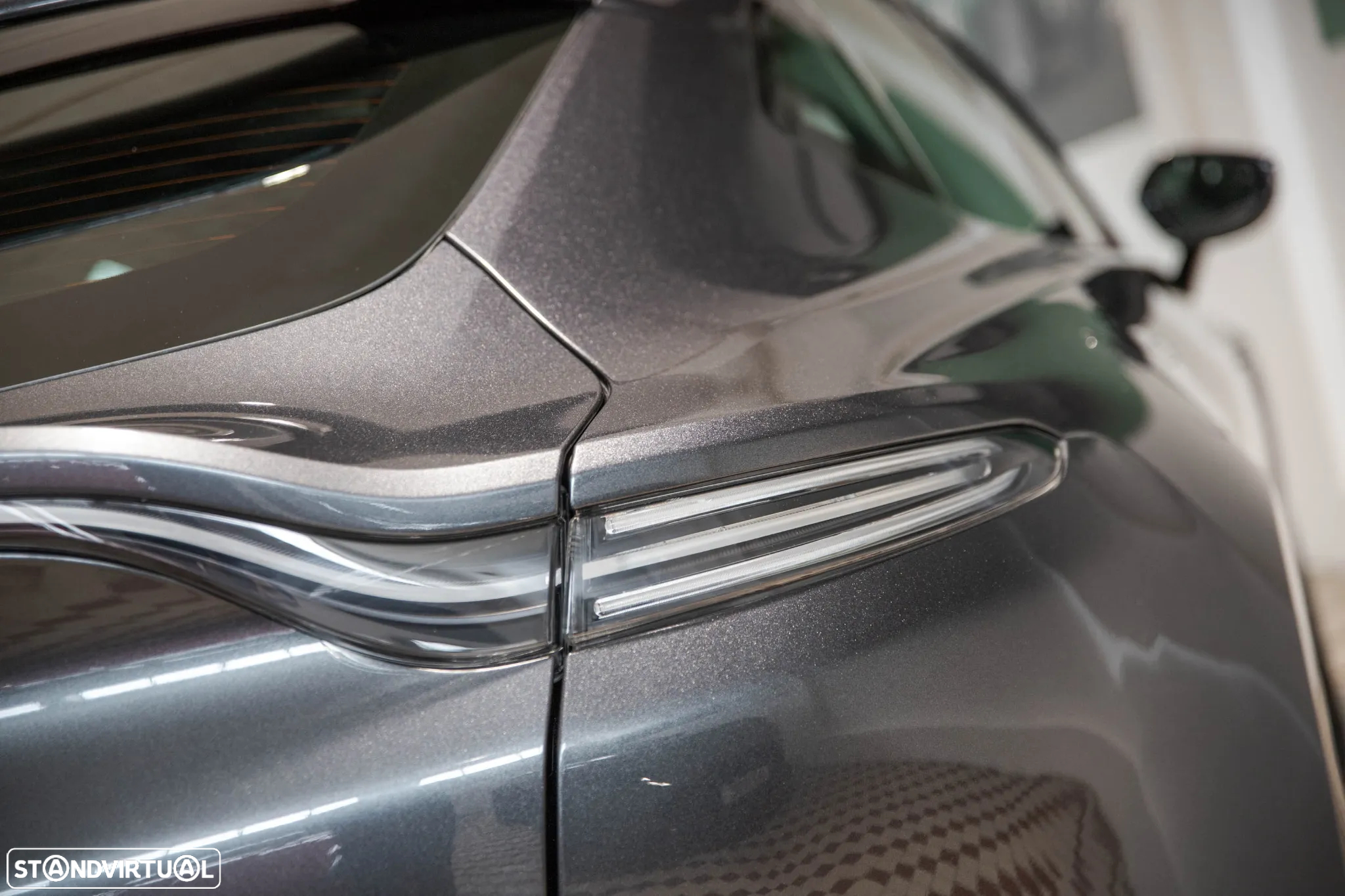 Aston Martin DBX Standard - 11