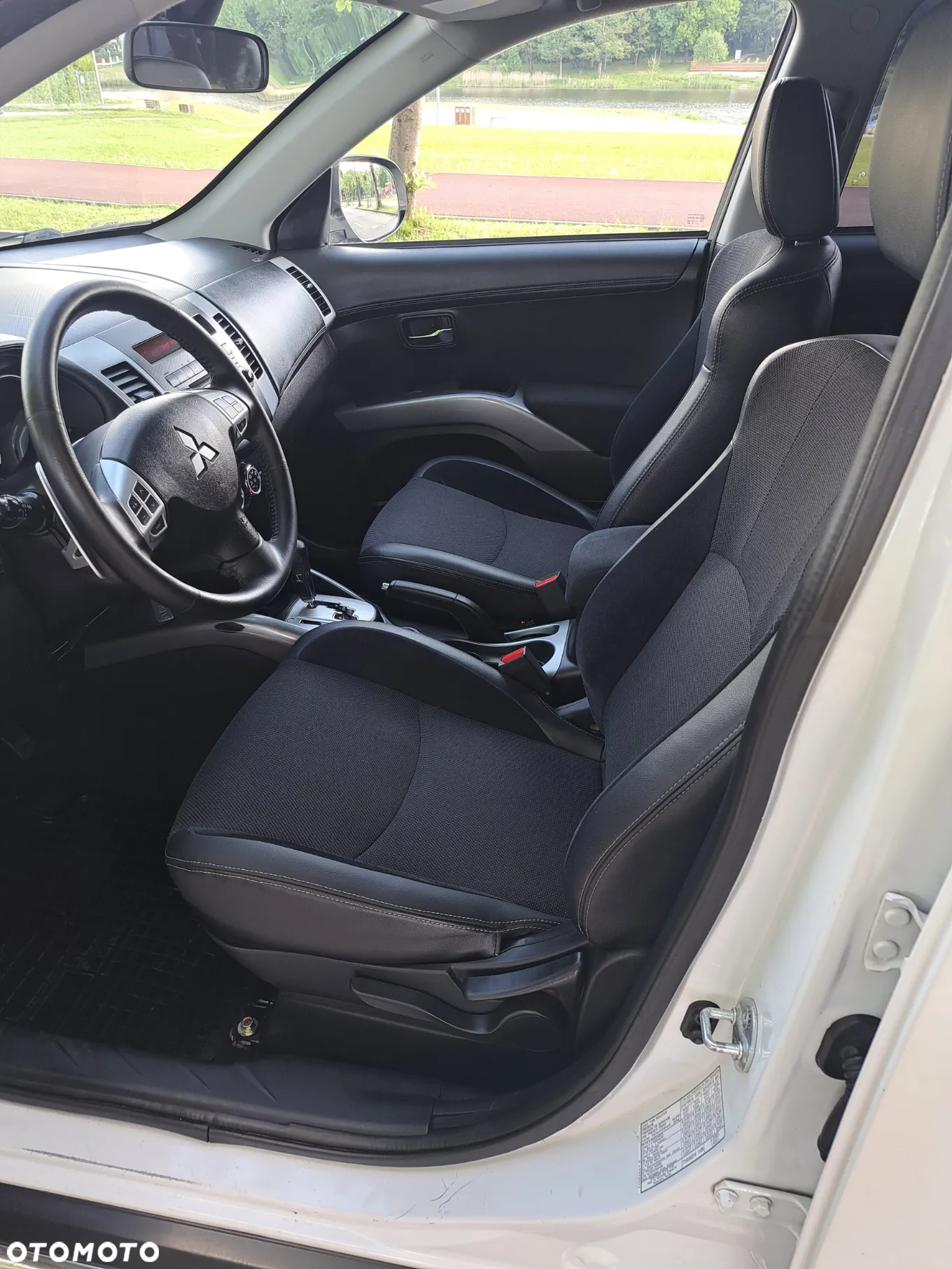 Mitsubishi Outlander 2.4 Instyle EU5 CVT - 18