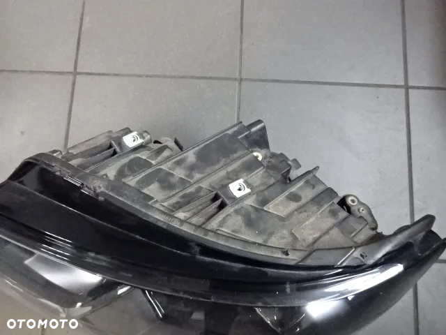 Lewa przednia lampa VW Transporter T6 - 3