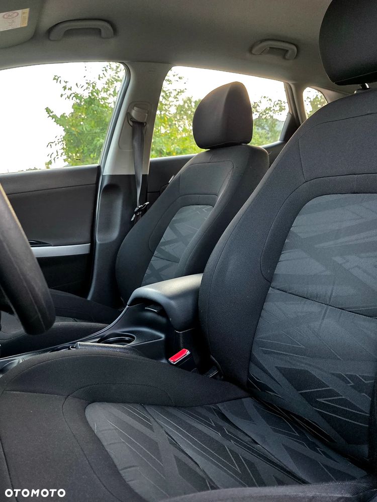 Kia Ceed 1.4 L - 12