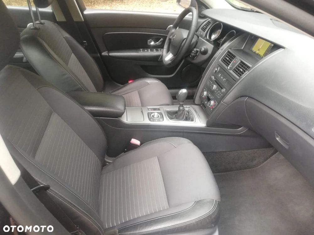 Renault Latitude ver-2-0-dci-privilege - 6