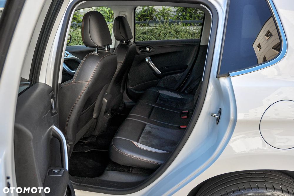 Peugeot 2008 - 8