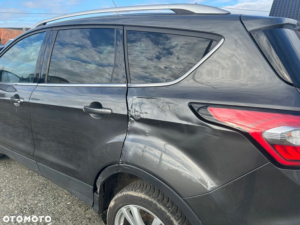 Ford Kuga 1.5 EcoBoost 2x4 Titanium - 4