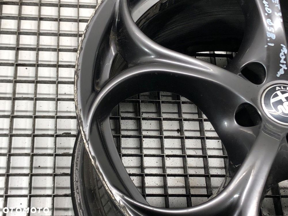 FELGA ALUMINIOWA 19 9J 5X110 ET33 ŚRODEK CENTR. 58.1 - 1477.00 PLN - ALFA ROMEO GIULIA (952_) 2015 - 5