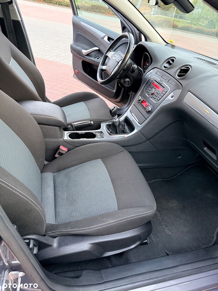 Ford Mondeo 2.0 TDCi Ghia - 12