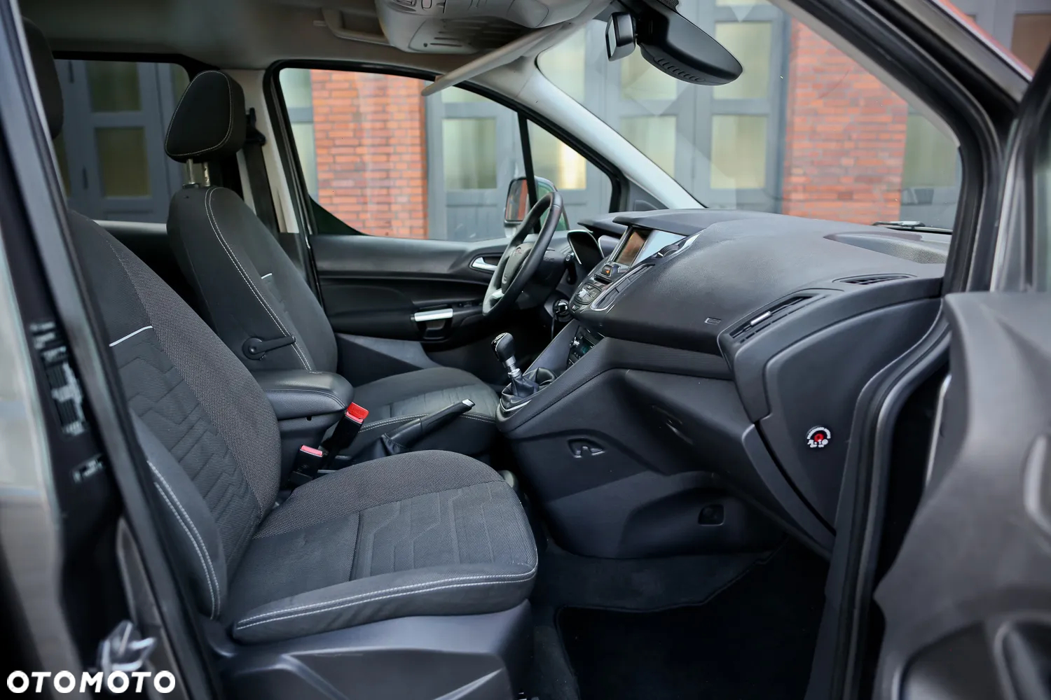 Ford Tourneo Connect Grand - 27