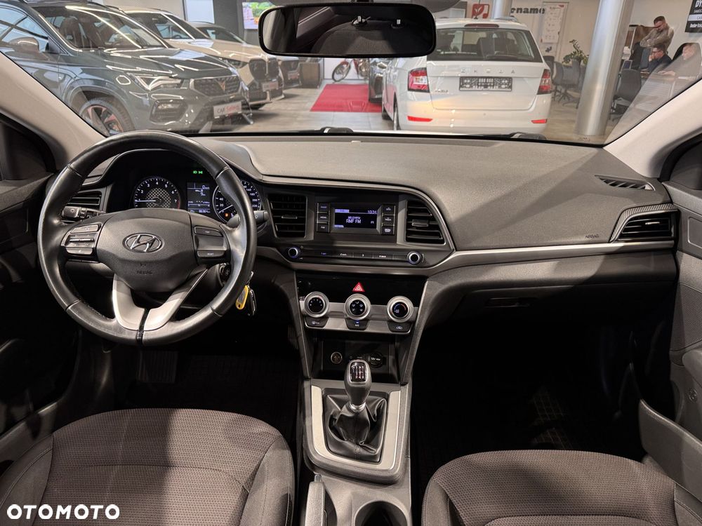 Hyundai Elantra - 16