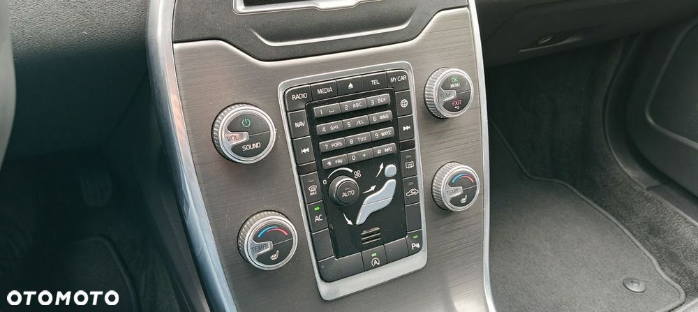 Volvo V70 D3 Momentum - 12