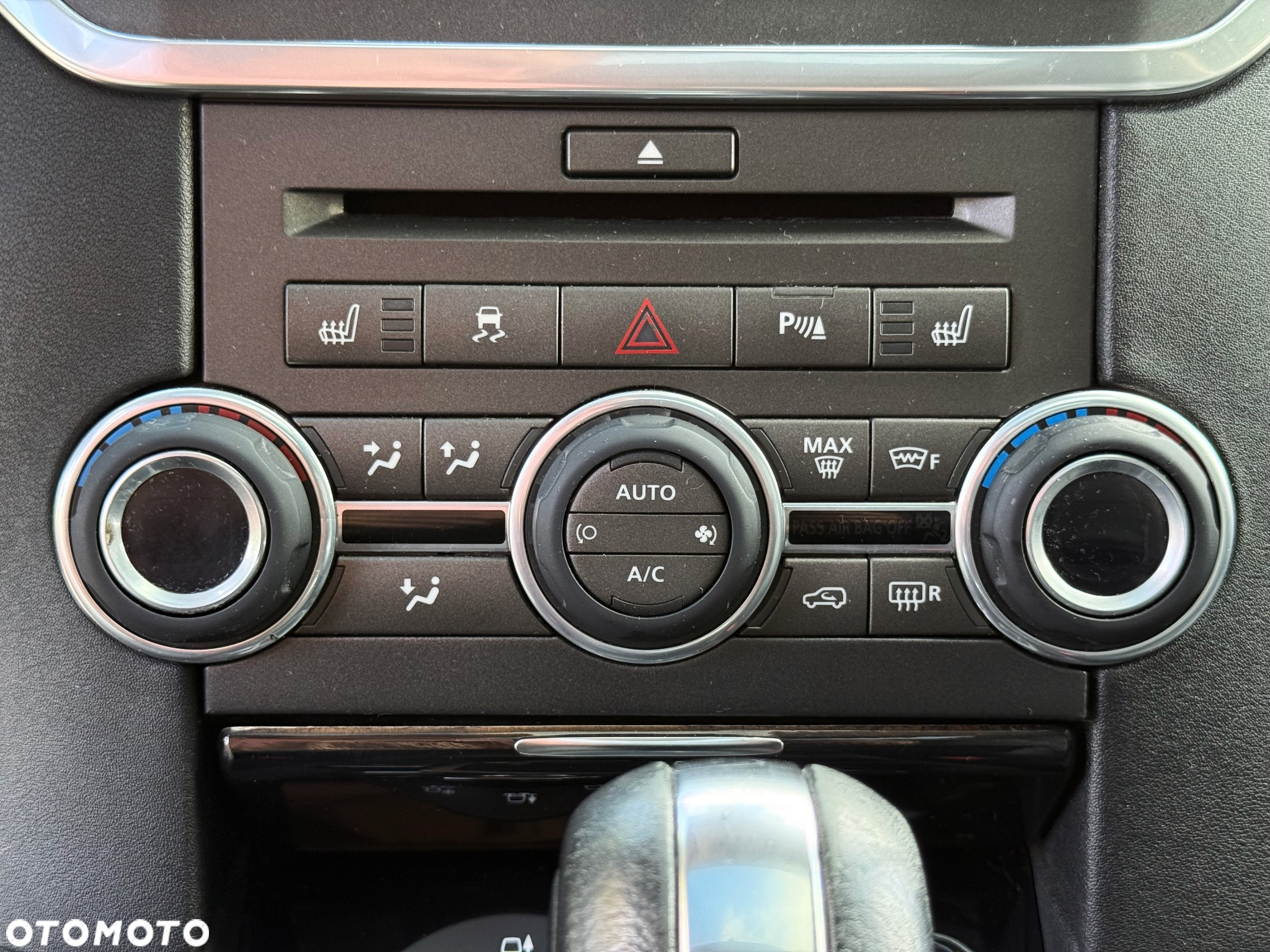 Land Rover Discovery IV 3.0D V6 HSE - 23