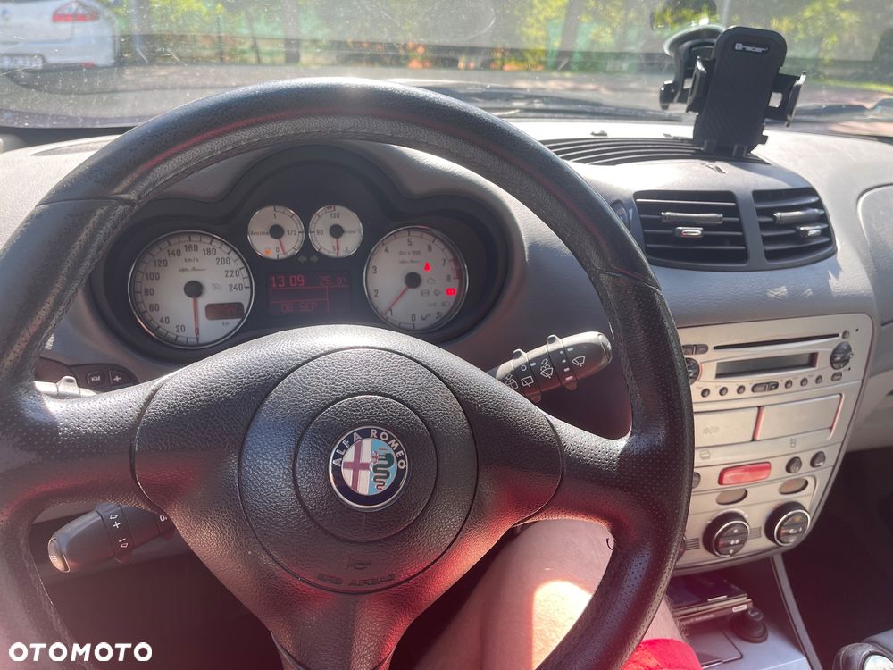 Alfa Romeo 147 1.6 T.S Distinctive - 10