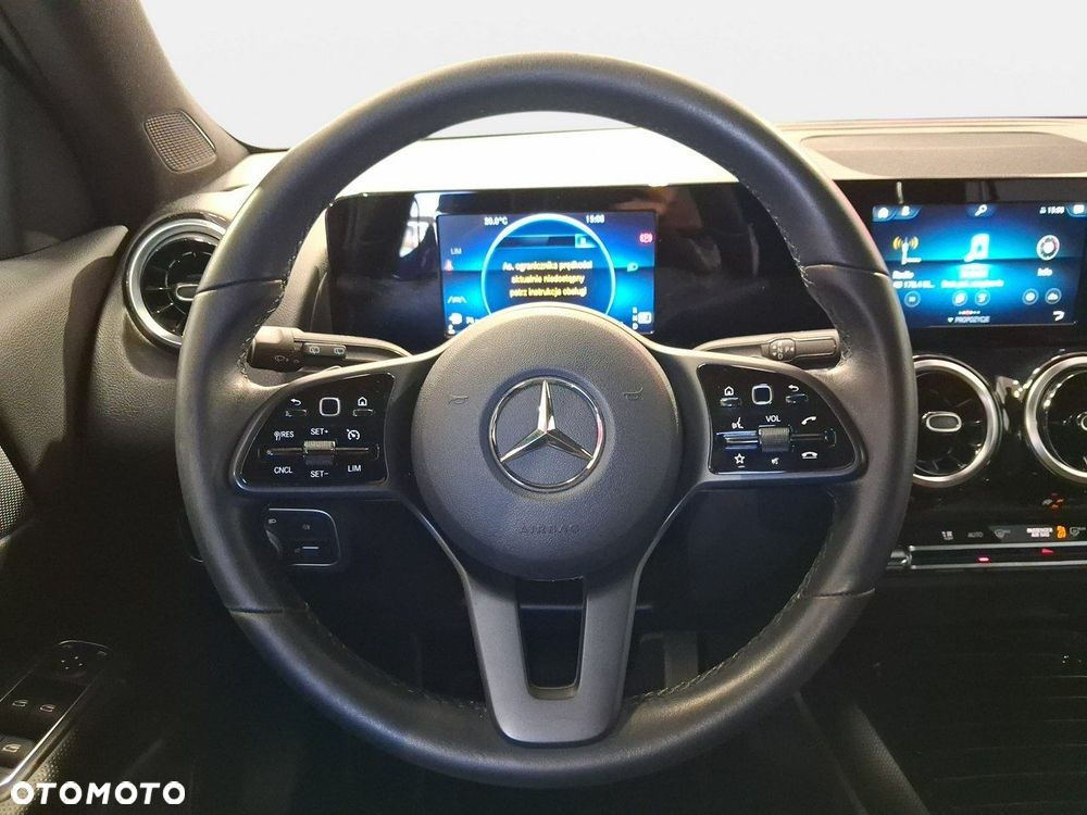 Mercedes-Benz GLB - 32