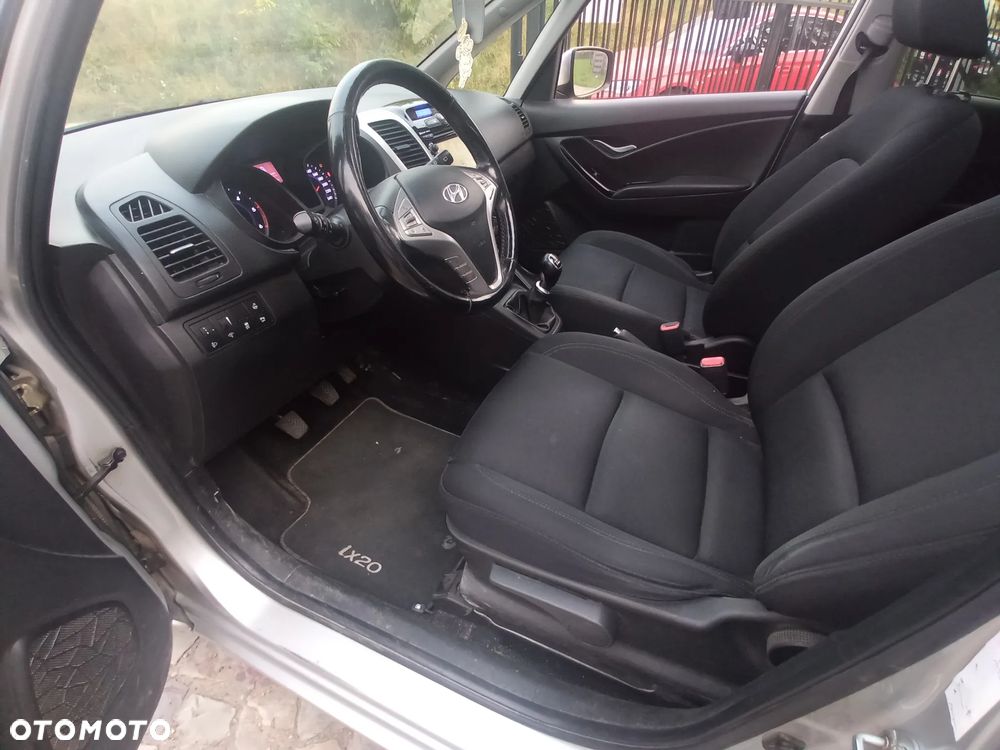 Hyundai ix20 1.6 CRDi Fifa World Cup Edition - 34