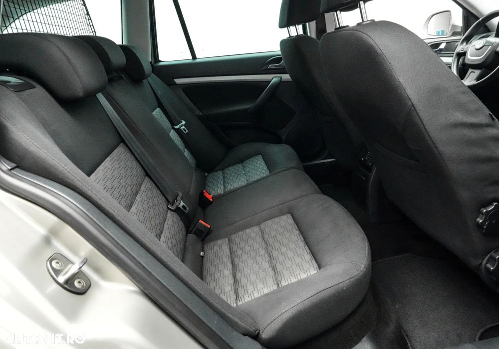 Skoda Octavia 1.6 TDI Ambiente DSG - 16