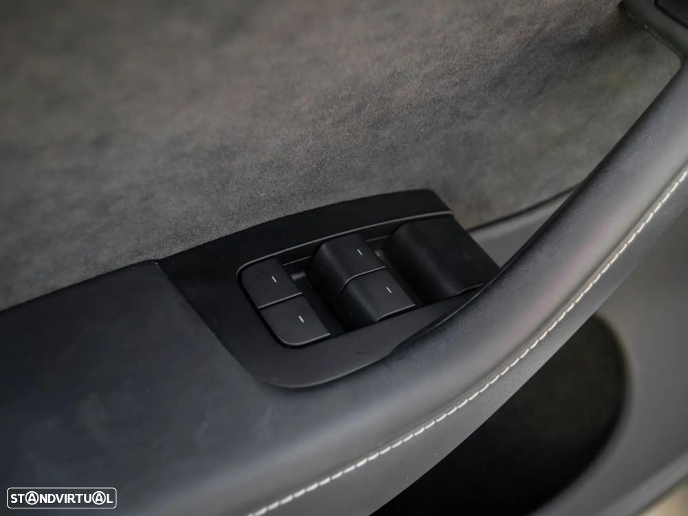 Tesla Model Y Long Range Tração Integral - 30