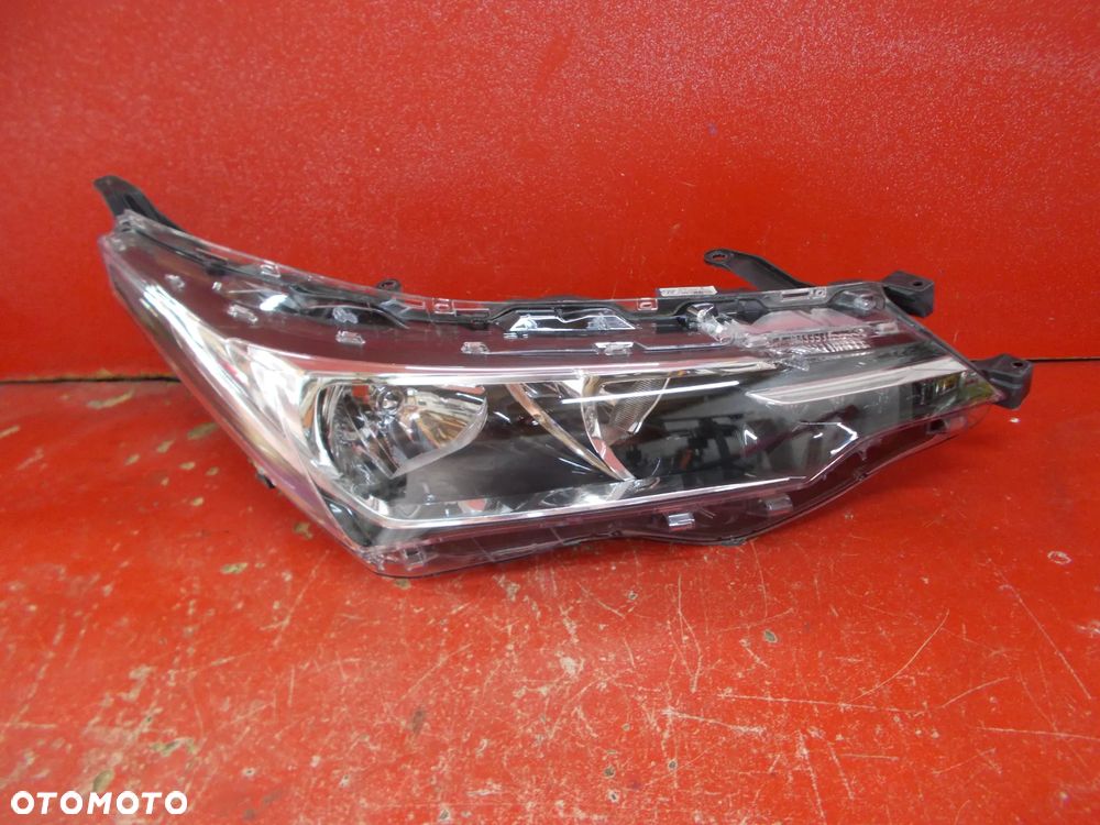 TOYOTA COROLLA E16 LIFT 81110-02L50-00 LAMPA PRAWA PRZÓD PRZEDNIA - 1