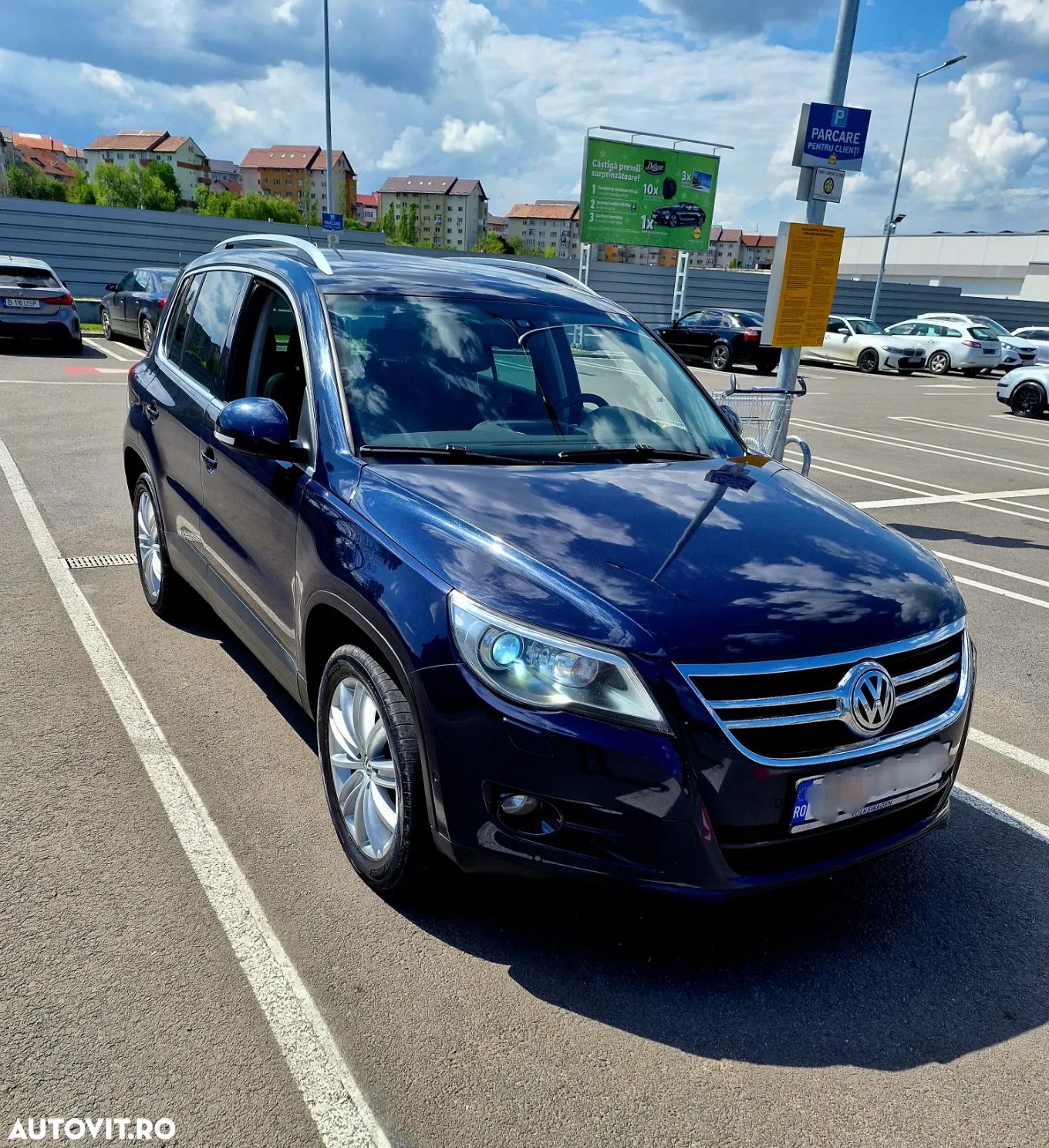 Volkswagen Tiguan - 1