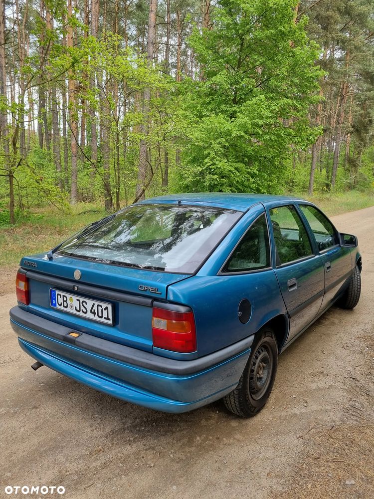 Opel Vectra 1.6 GL - 32