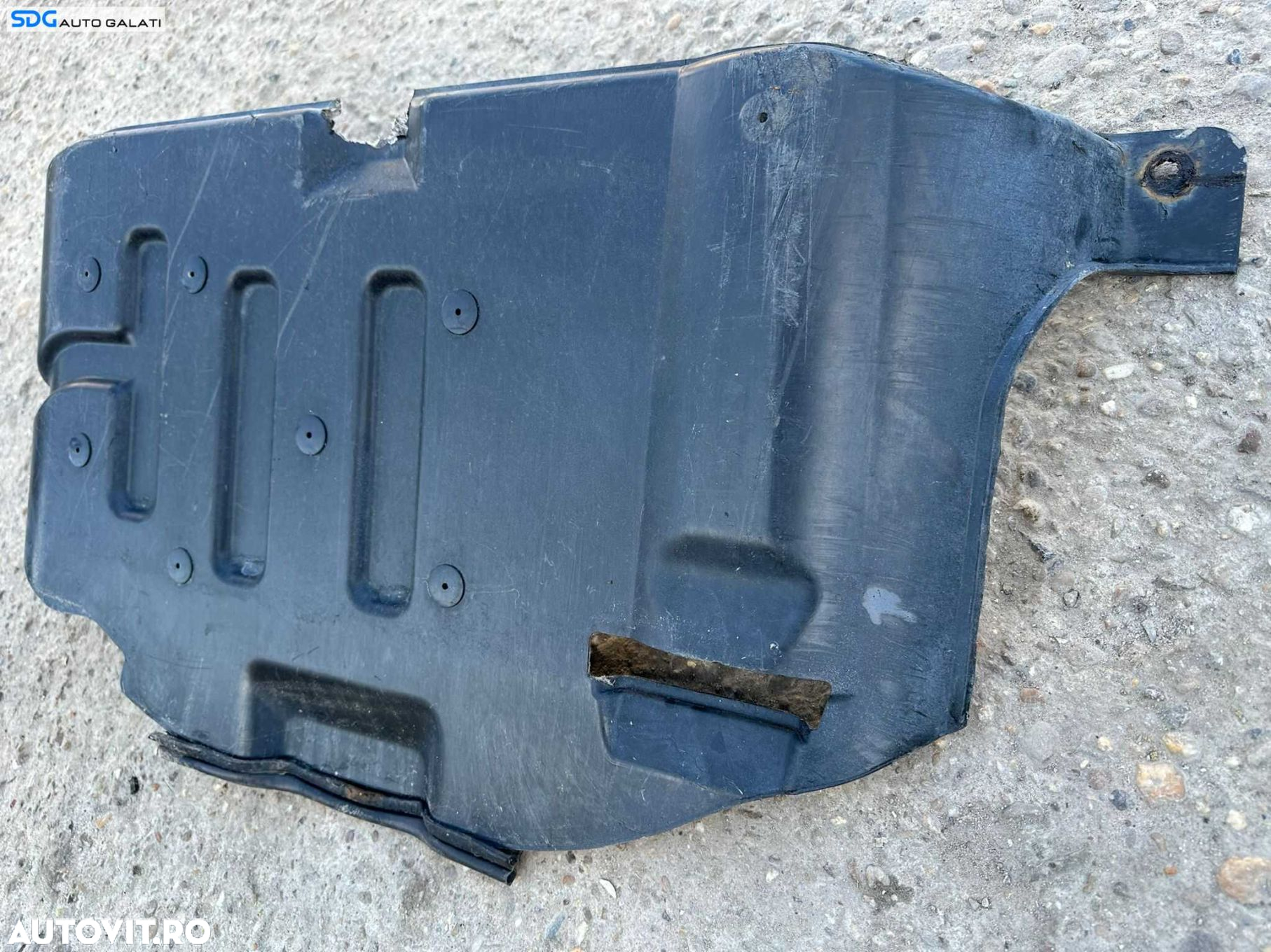 Scut Protectie Plastic Motor SsangYong Rodius 2.7 2004 - 2012 Cod 24920-21000 [X3332] - 3