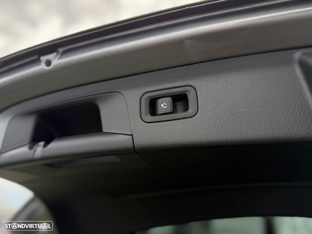 Mercedes-Benz A 250 e AMG Line - 11
