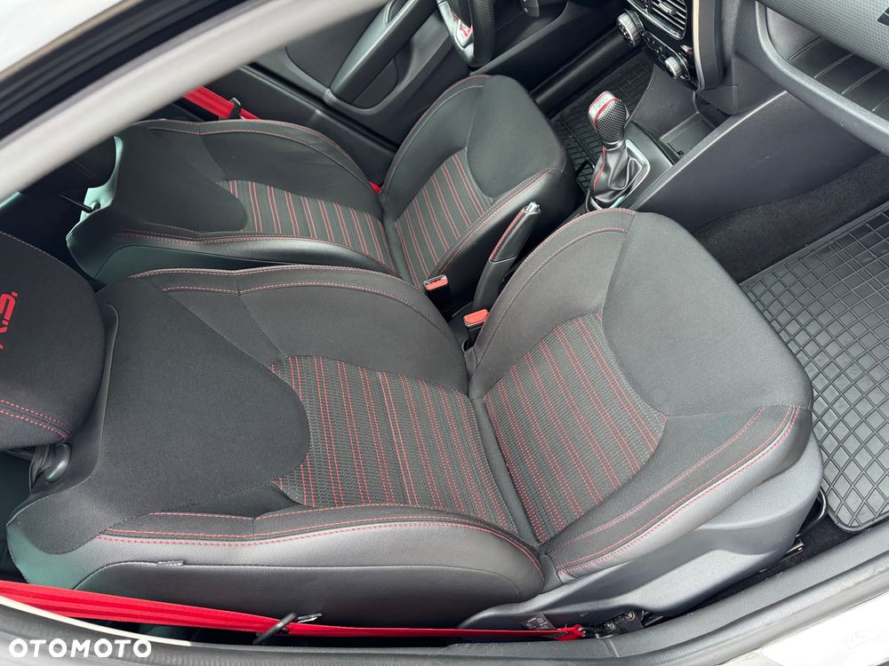 Renault Clio TCe 200 EDC Sport R.S - 21