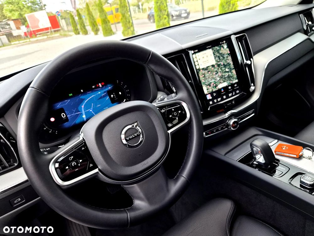 Volvo XC 60 B4 D Plus Dark - 25