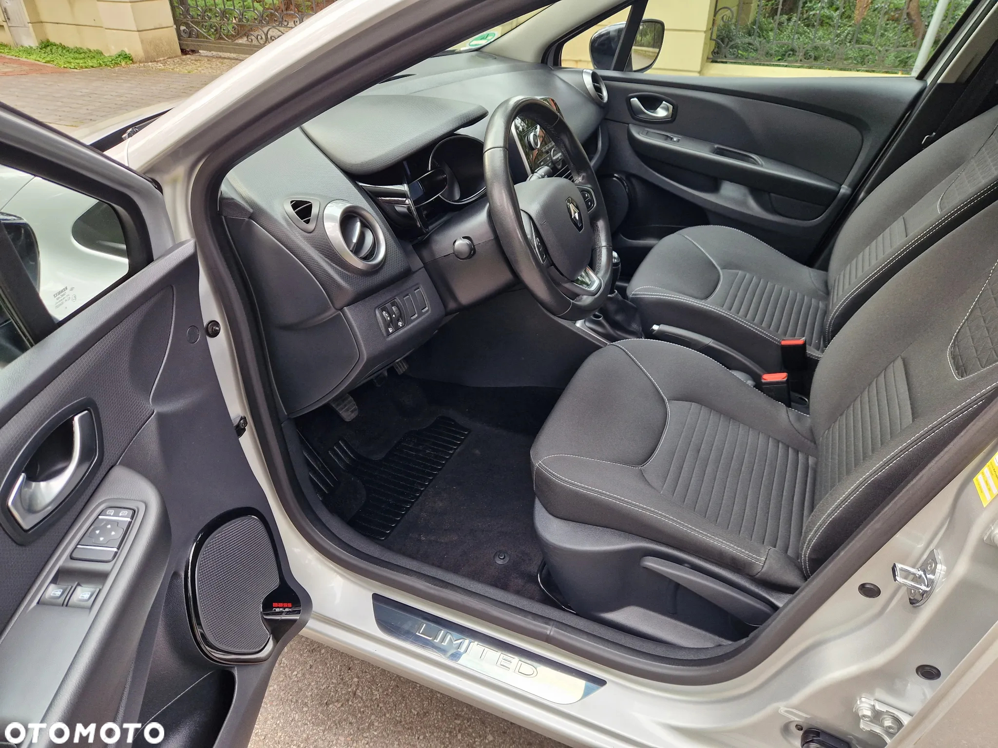 Renault Clio 1.2 16V Limited EU6 - 33