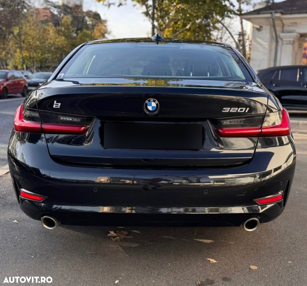 BMW Seria 3 320i AT - 11