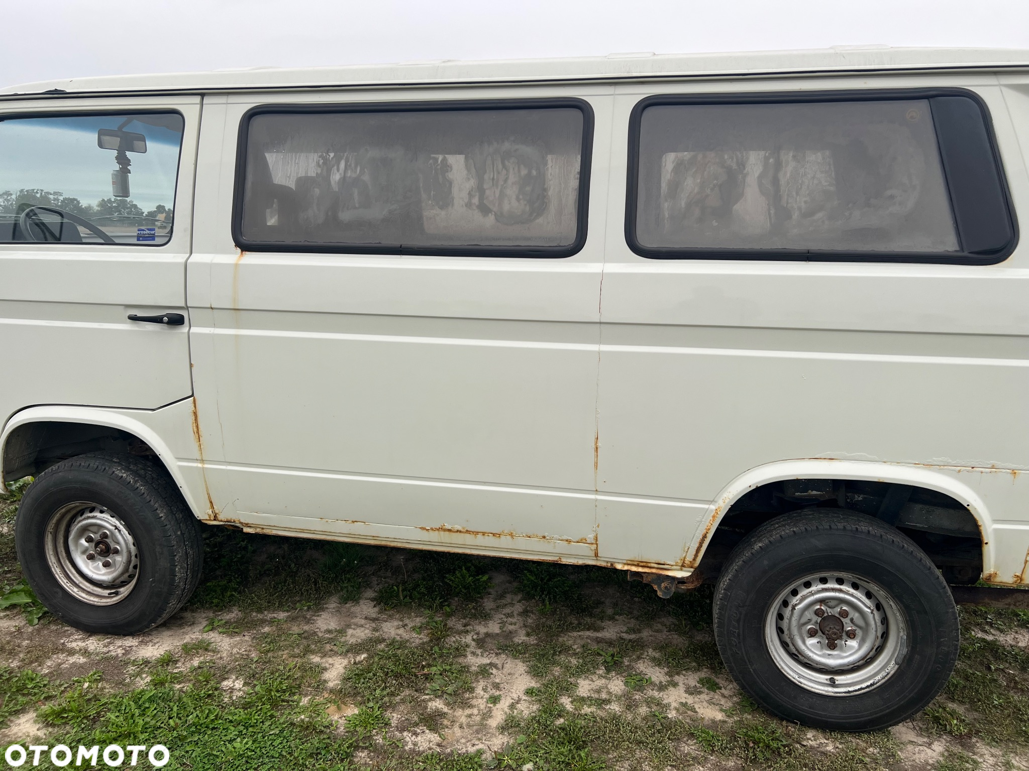 Volkswagen Caravelle - 10