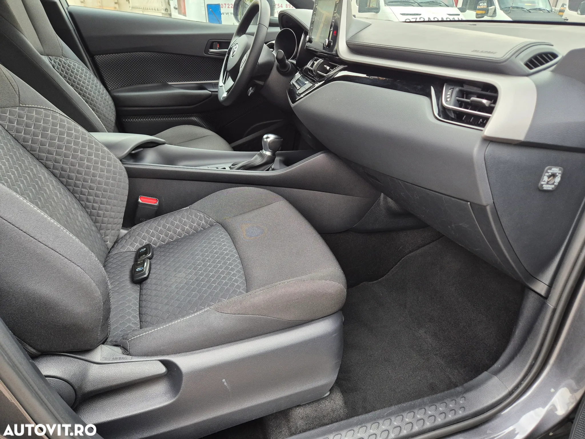 Toyota C-HR 1.8 Hybrid Business Edition - 27