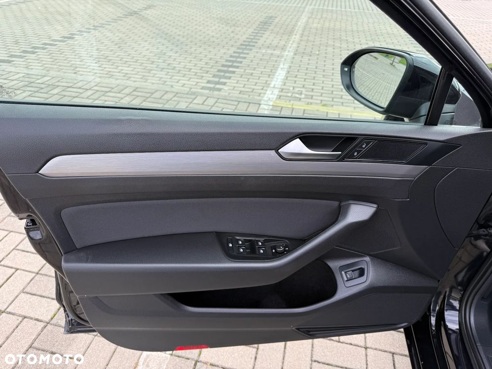 Volkswagen Passat 2.0 TDI SCR Highline DSG - 30