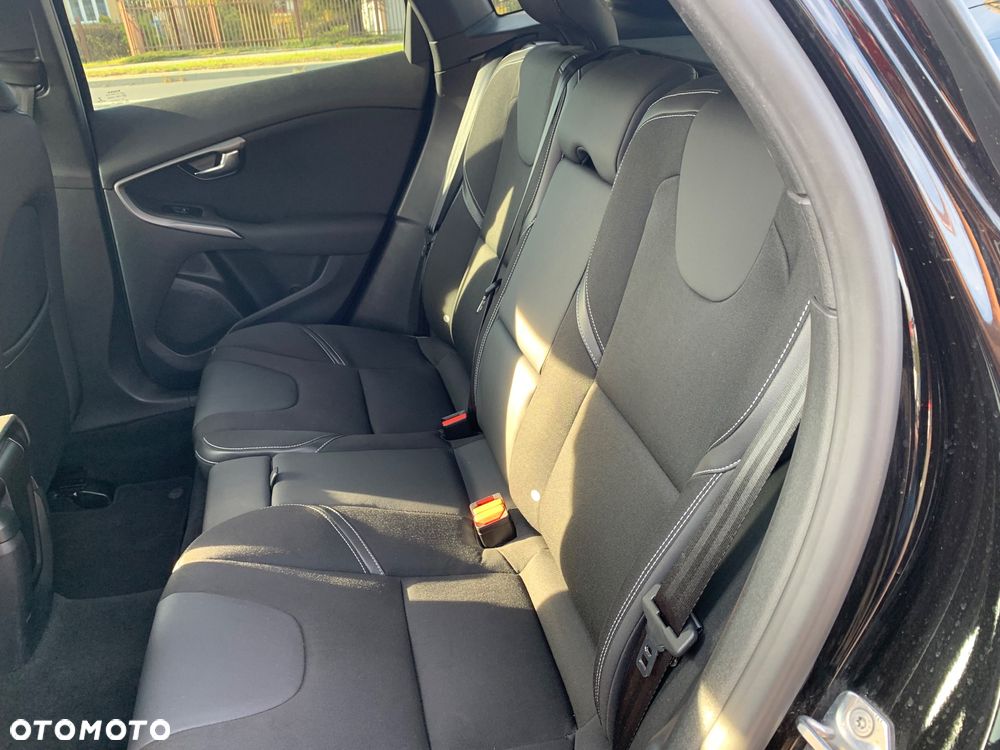 Volvo V40 T2 Momentum - 21