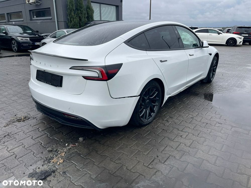 Tesla Model 3 - 5