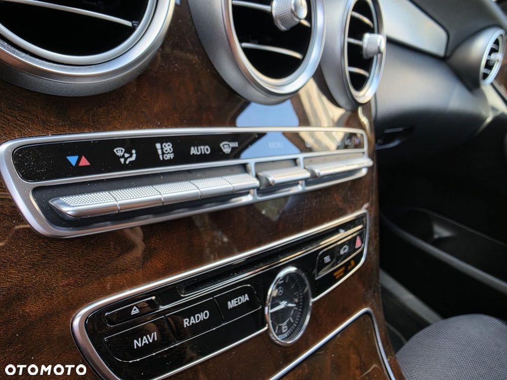 Mercedes-Benz Klasa C 200 4-Matic 7G-TRONIC - 23