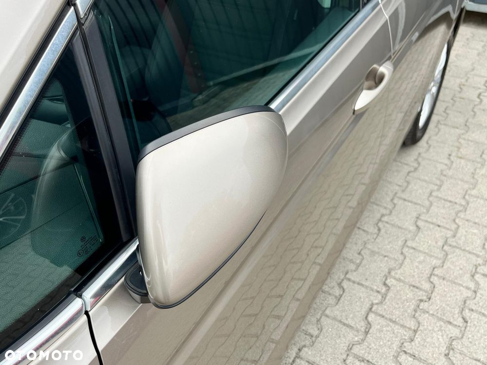 Volkswagen Touran - 20